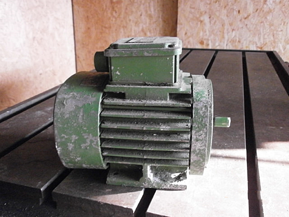 Villanymotor talpas 0,12kw KGÜ *18