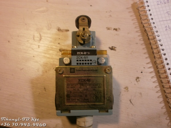 Végálláskapcsoló görgőkaros Telemecanique