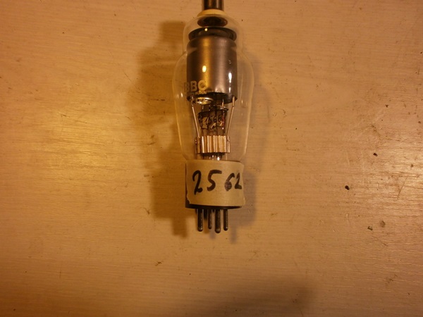 Elektroncső *18