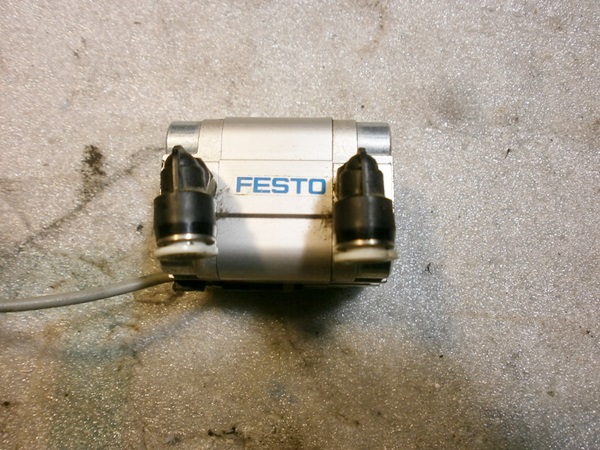 Léghenger pneumatikus munkahenger Festo