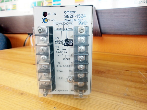 Kapcsolóüzemű tápegység Omron 150W