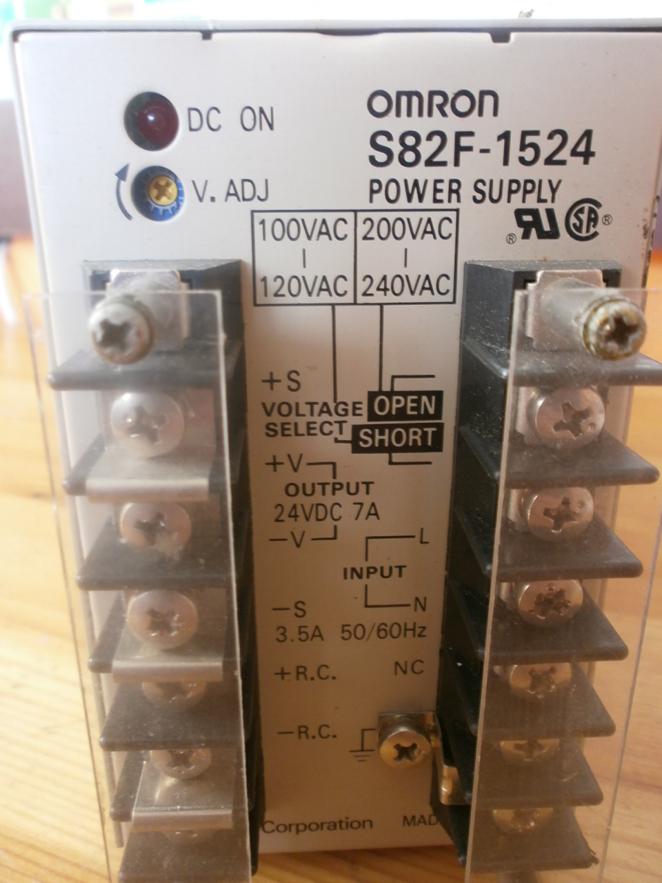 Kapcsolóüzemű tápegység Omron 150W - 3. kép