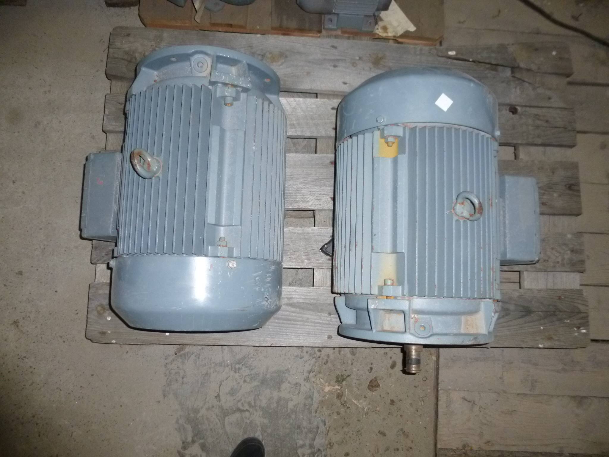 Villanymotor dahlander kétfordulatú peremes 6,0 / 9,2 kw - 3. kép