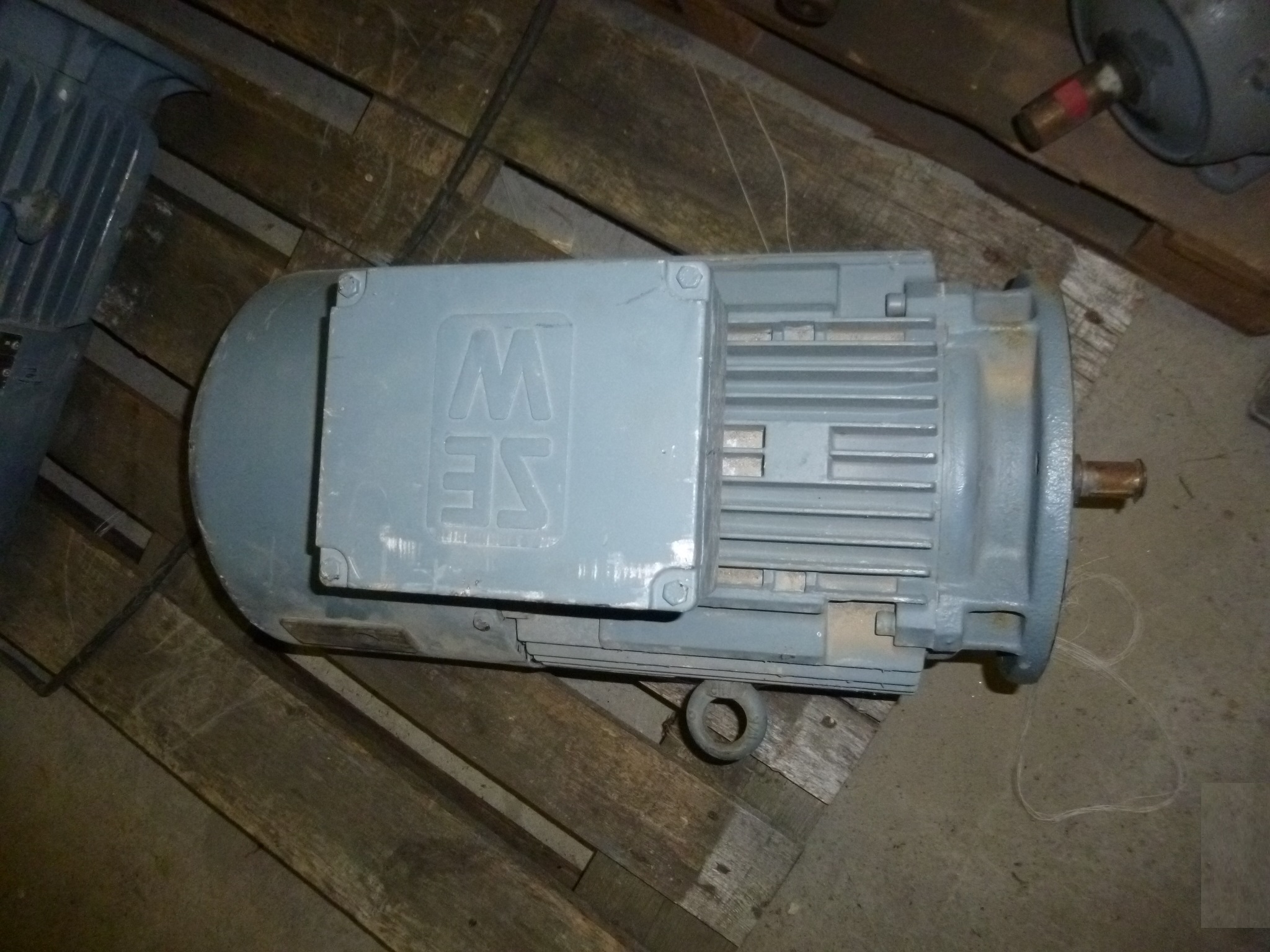 Villanymotor dahlander kétfordulatú peremes 2,2 / 4,4 kw - 3. kép