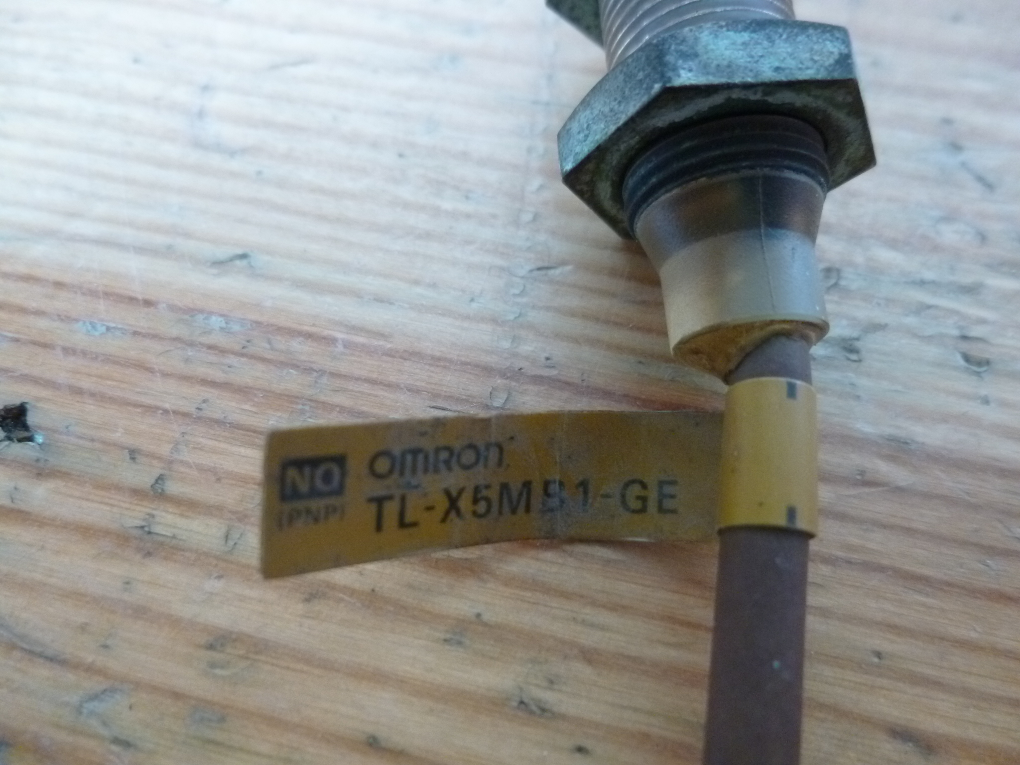 Induktív érzékelő szenzor Omron - 2. kép