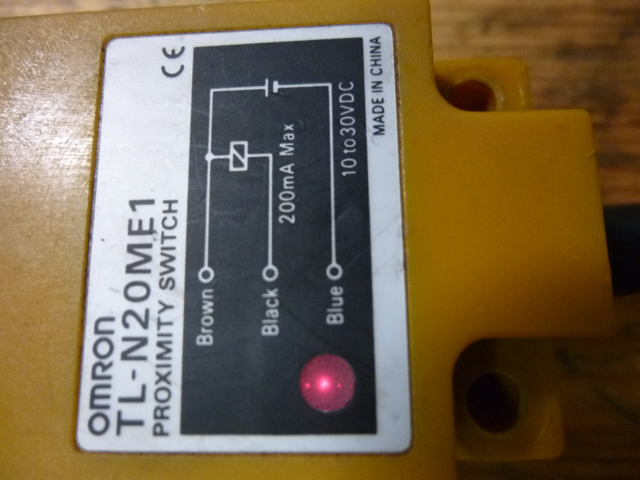 Induktív érzékelő szenzor Omron - 2. kép