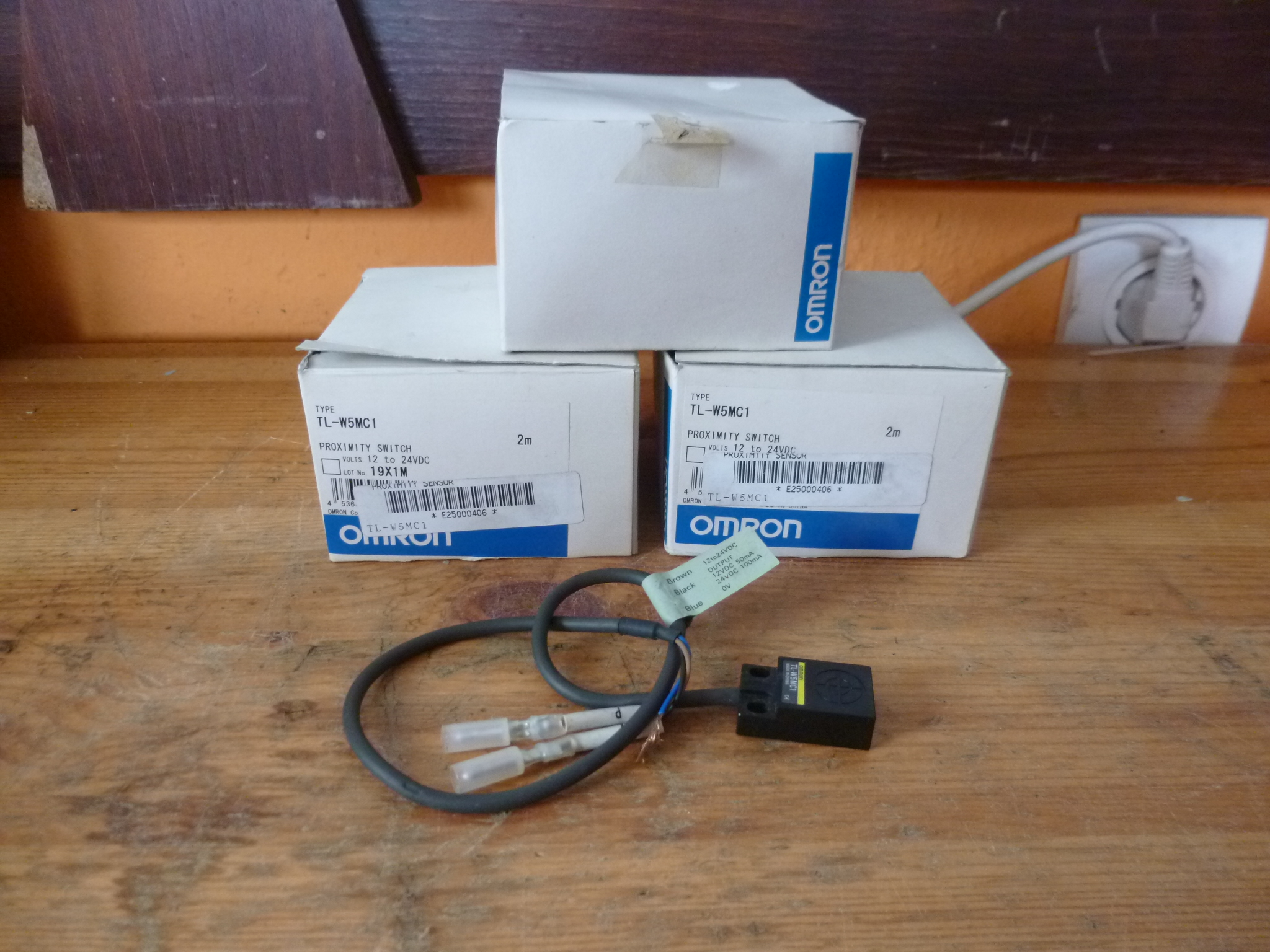 Induktív érzékelő szenzor Omron - 2. kép