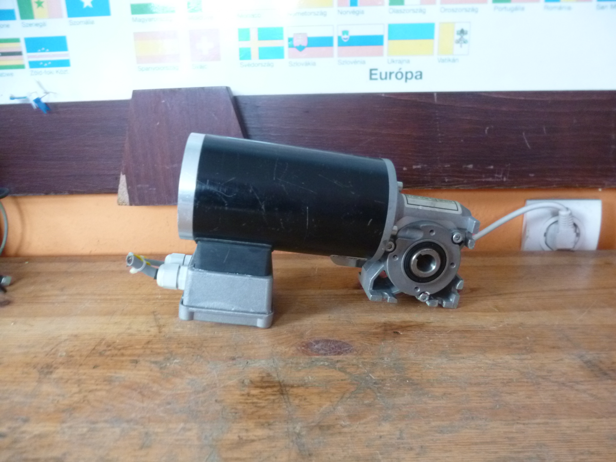 Hajtóműves villanymotor 60W - 2. kép