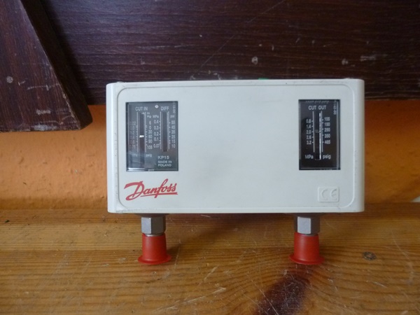 Kettős nyomásszabályzó nyomáskapcsoló Danfoss