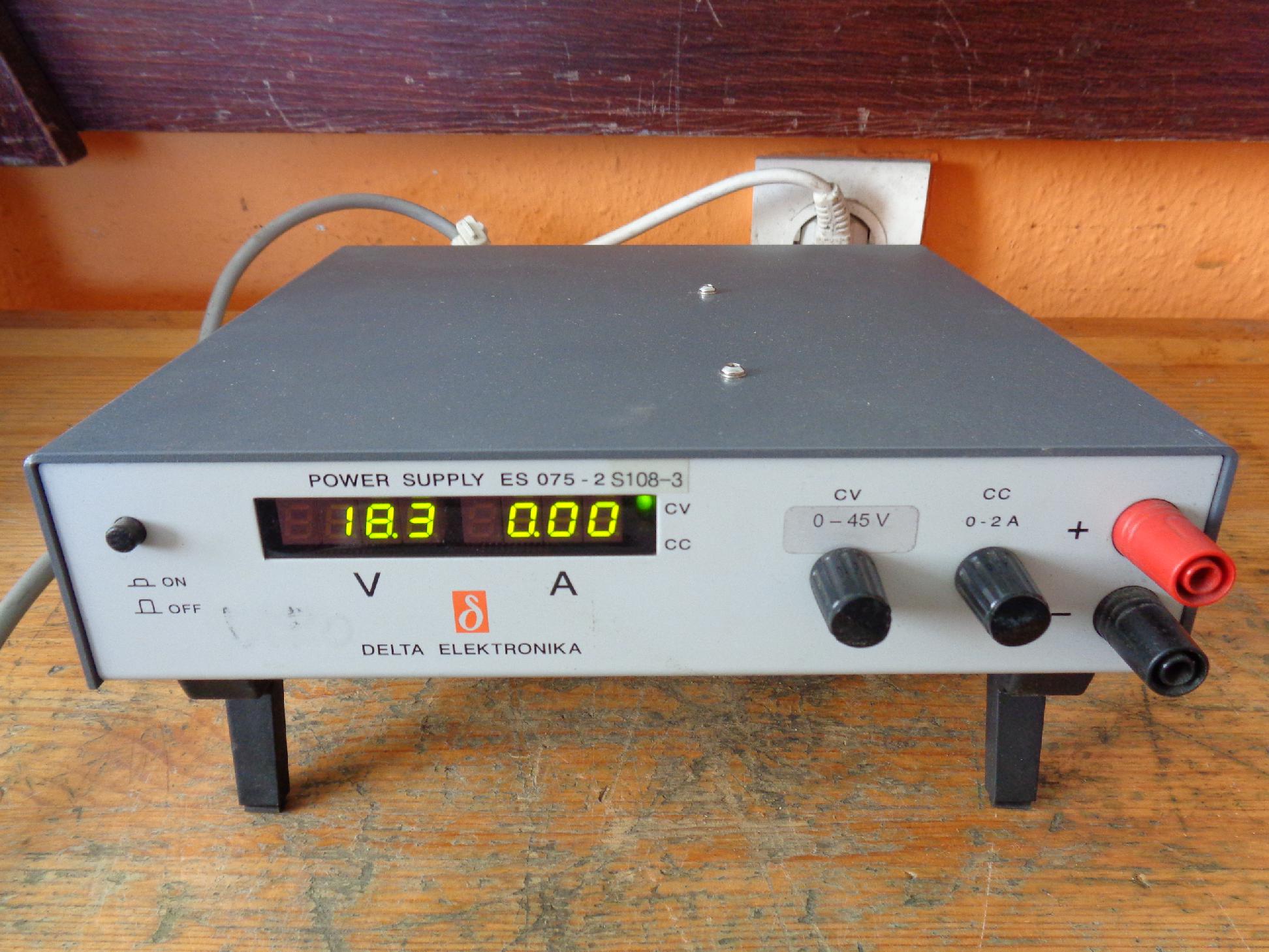 Labortápegység tápegység 0-75V 0-2A 150W - 3. kép
