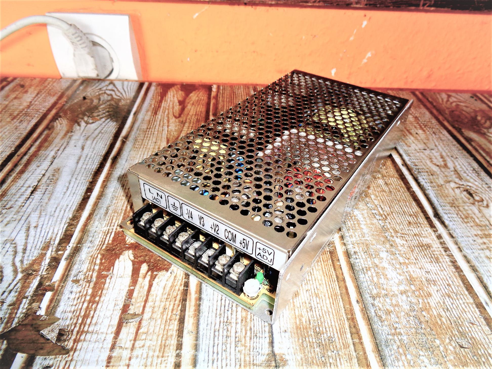 Kapcsolóüzemű tápegység 120W
