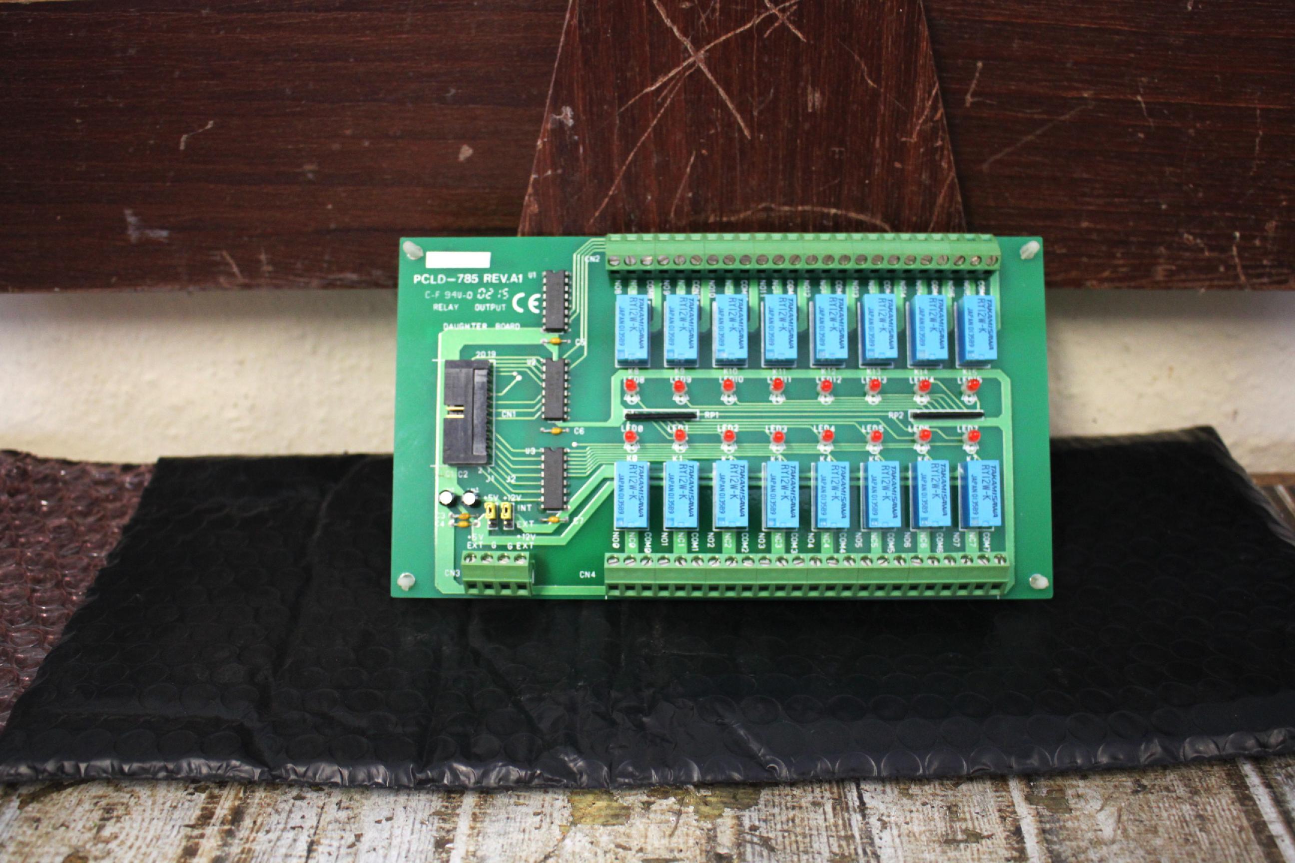 Relé output terminál PCLD-785 modul