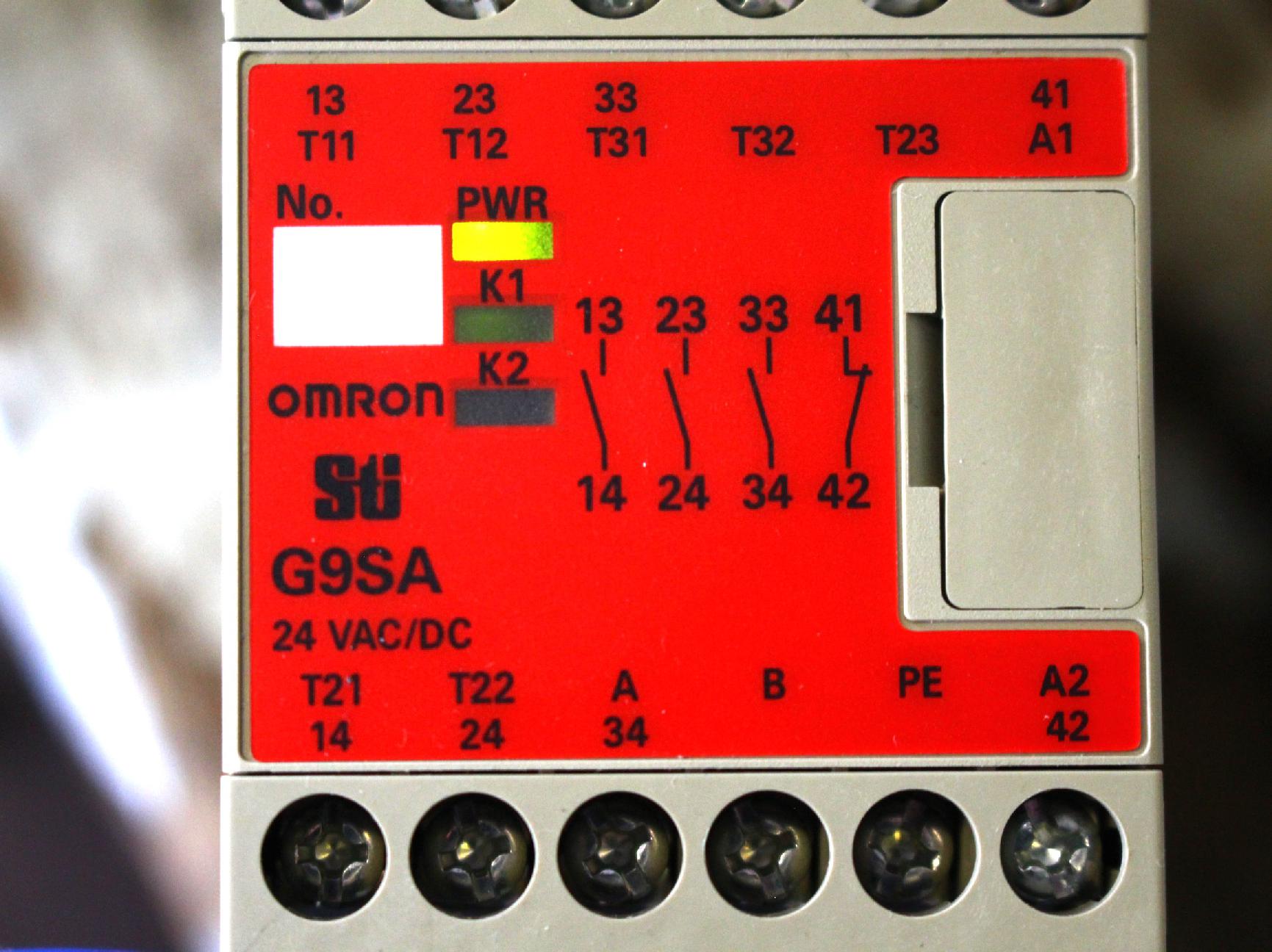 Biztonsági relé 1,2 csatonás Omron - 2. kép