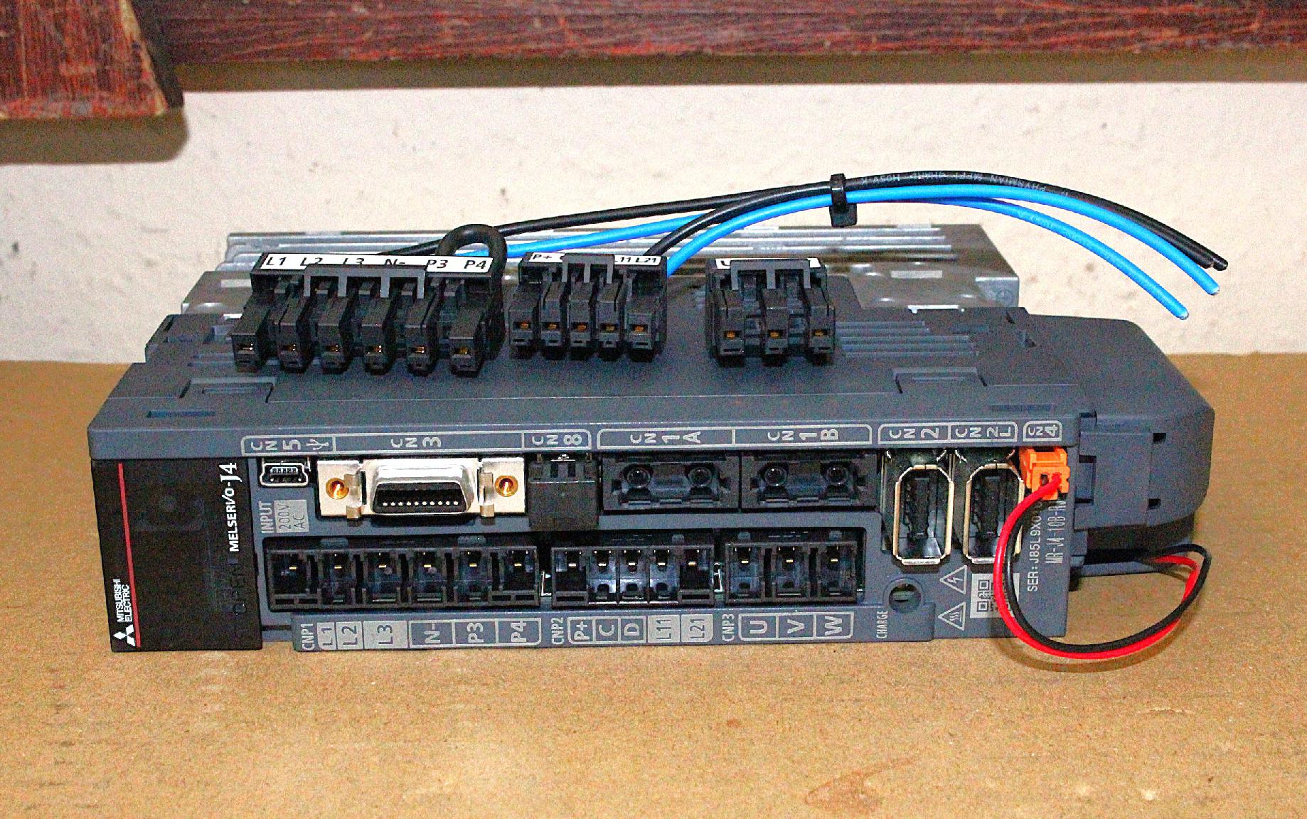 Digitális szervomotor vezérlő Mitsubishi Melservo J4