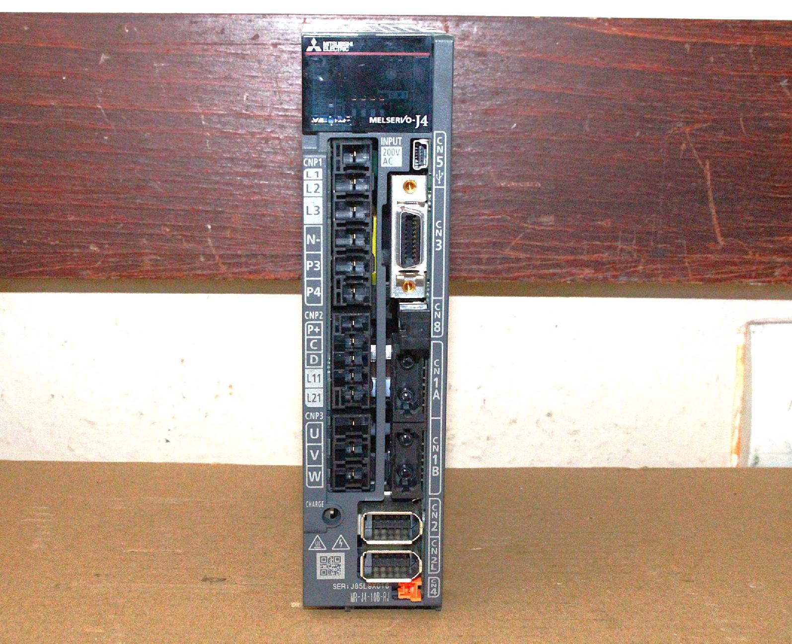 Digitális szervomotor vezérlő Mitsubishi Melservo J4 - 2. kép
