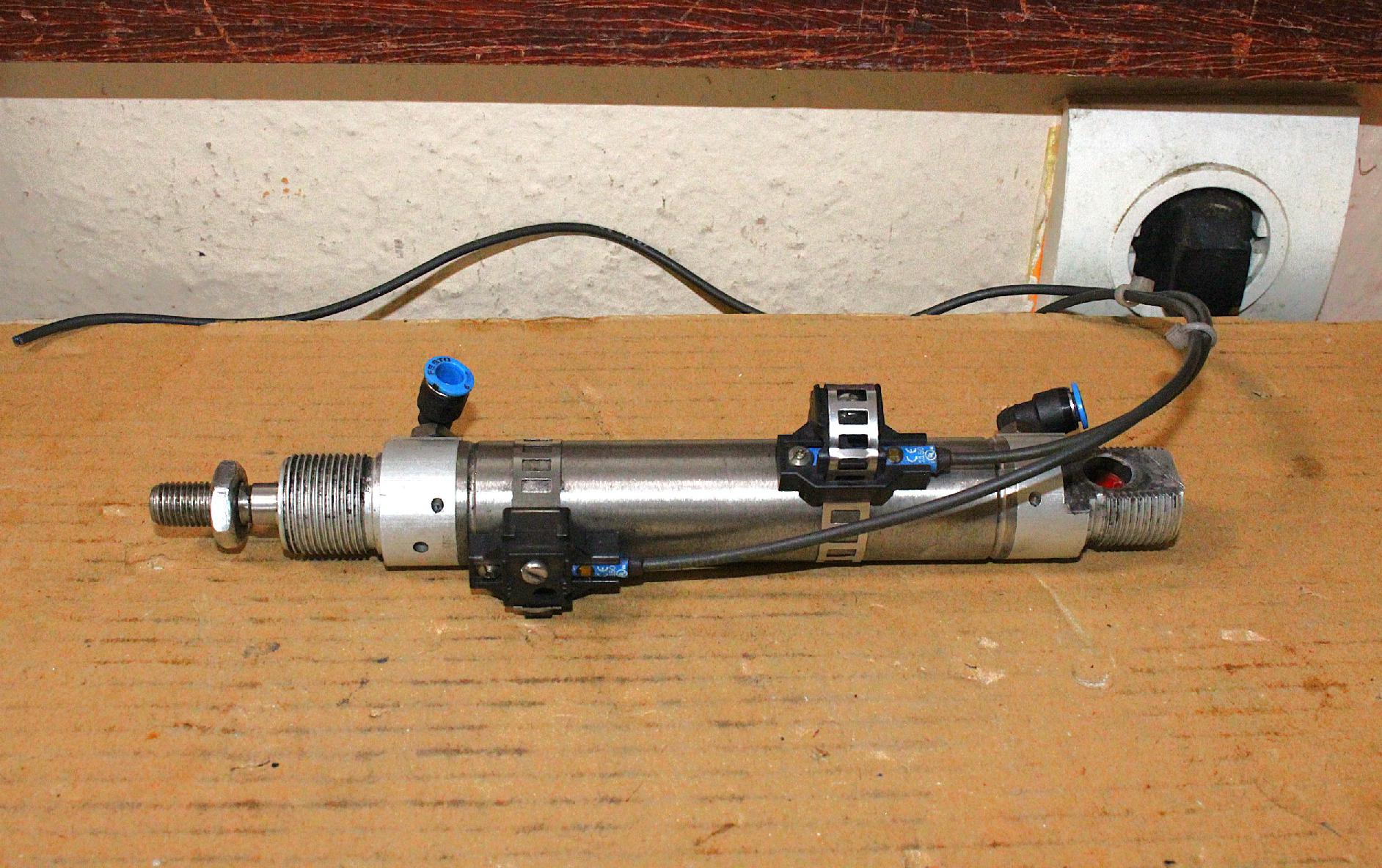 Léghenger pneumatikus munkahenger Festo