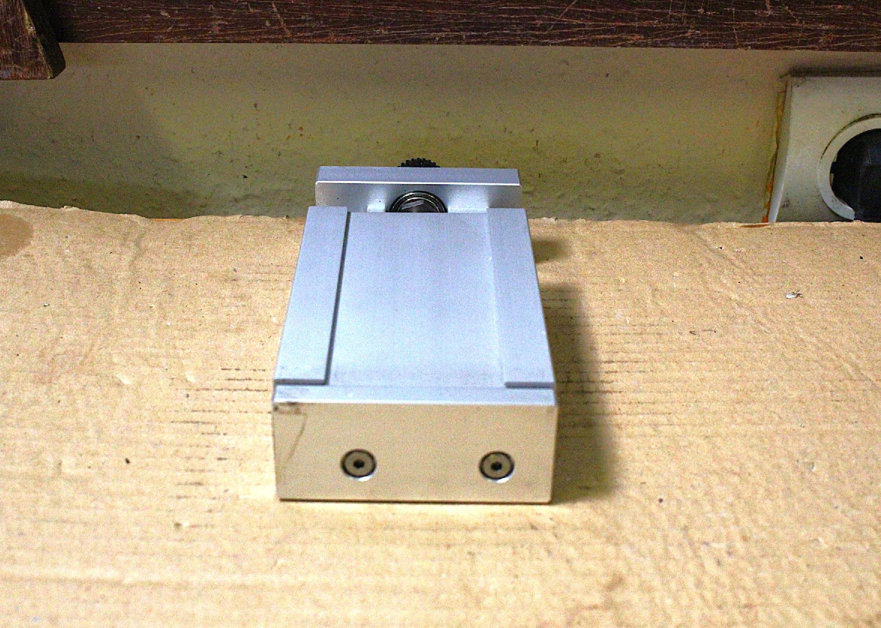 Mechanikus pozícionáló asztal 1 tengelyes precíziós DomiLine - 4. kép