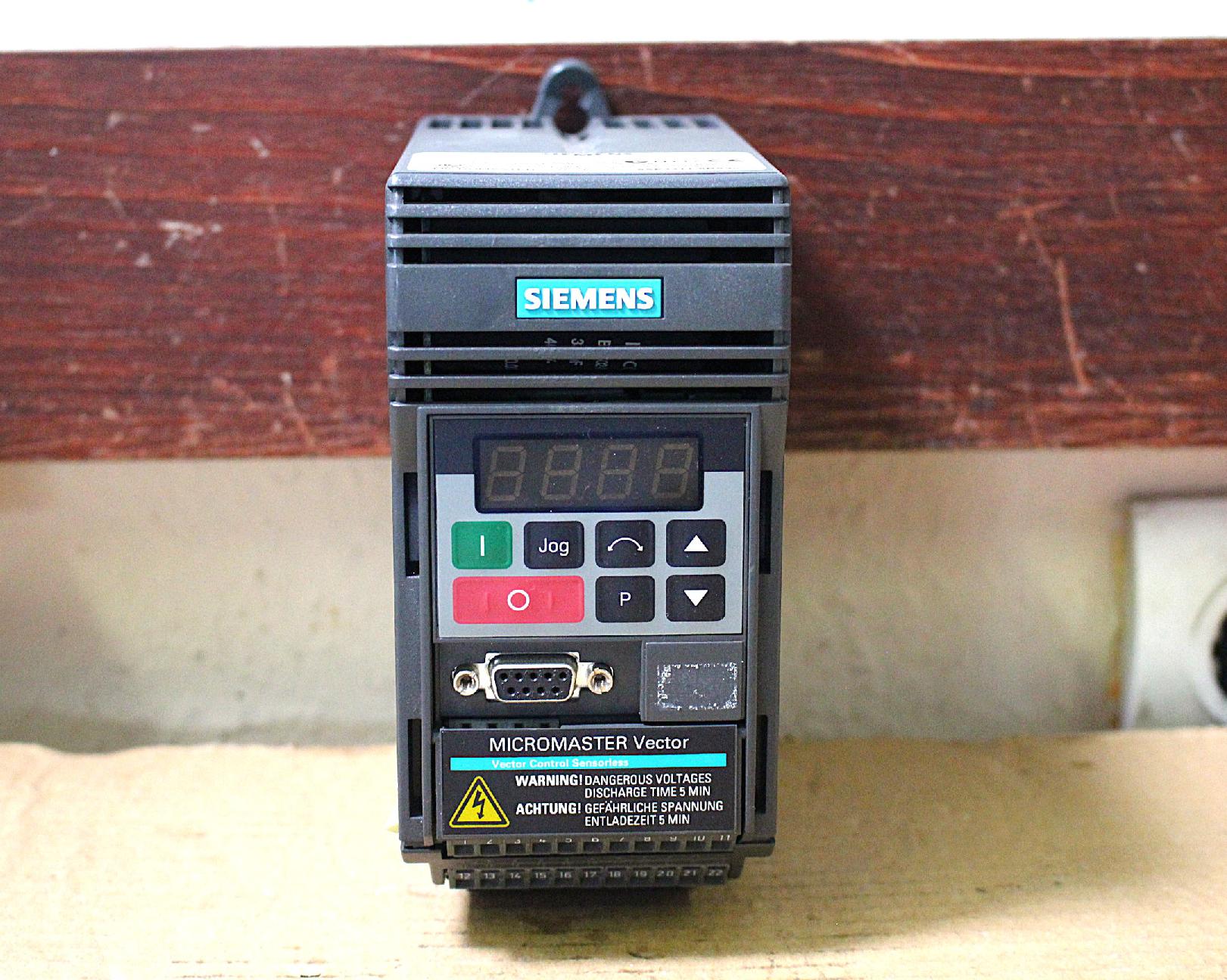 Motorvezérlő inverter frekvenciaváltó 250W Siemens