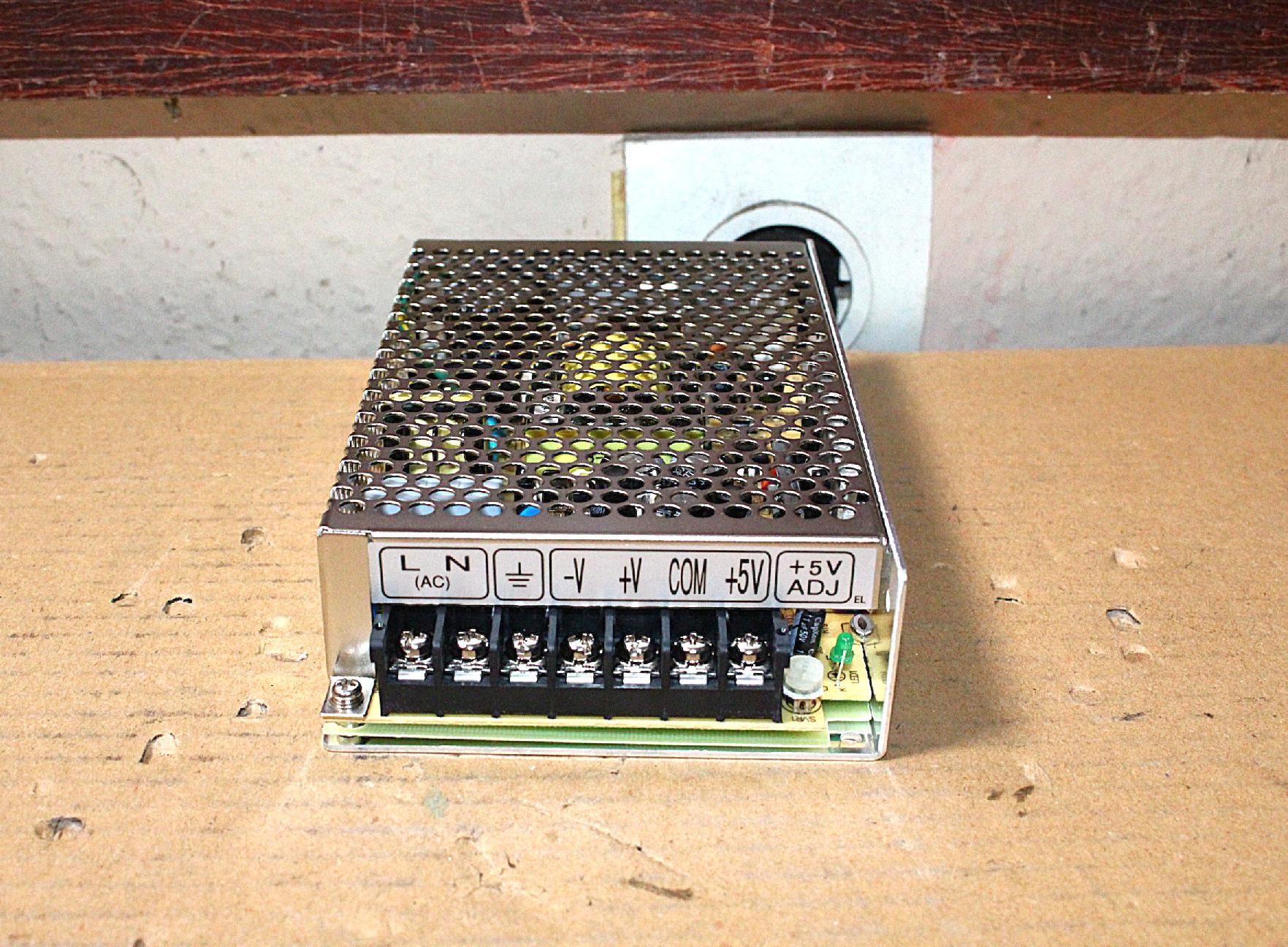 Kapcsolóüzemű tápegység 3 kimenettel 15Vdc -15Vdc 5Vdc új - 2. kép