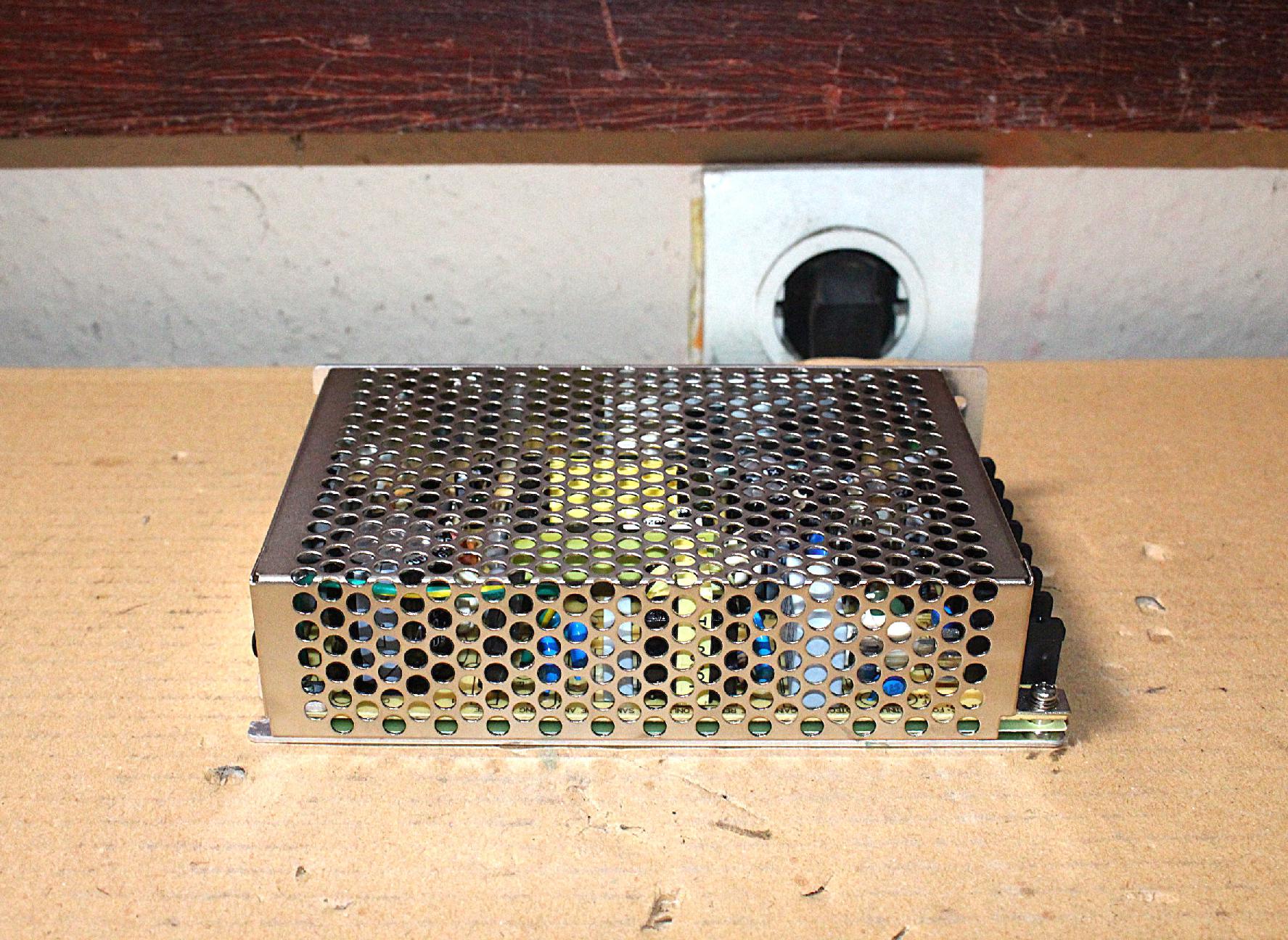 Kapcsolóüzemű tápegység 3 kimenettel 15Vdc -15Vdc 5Vdc új - 3. kép