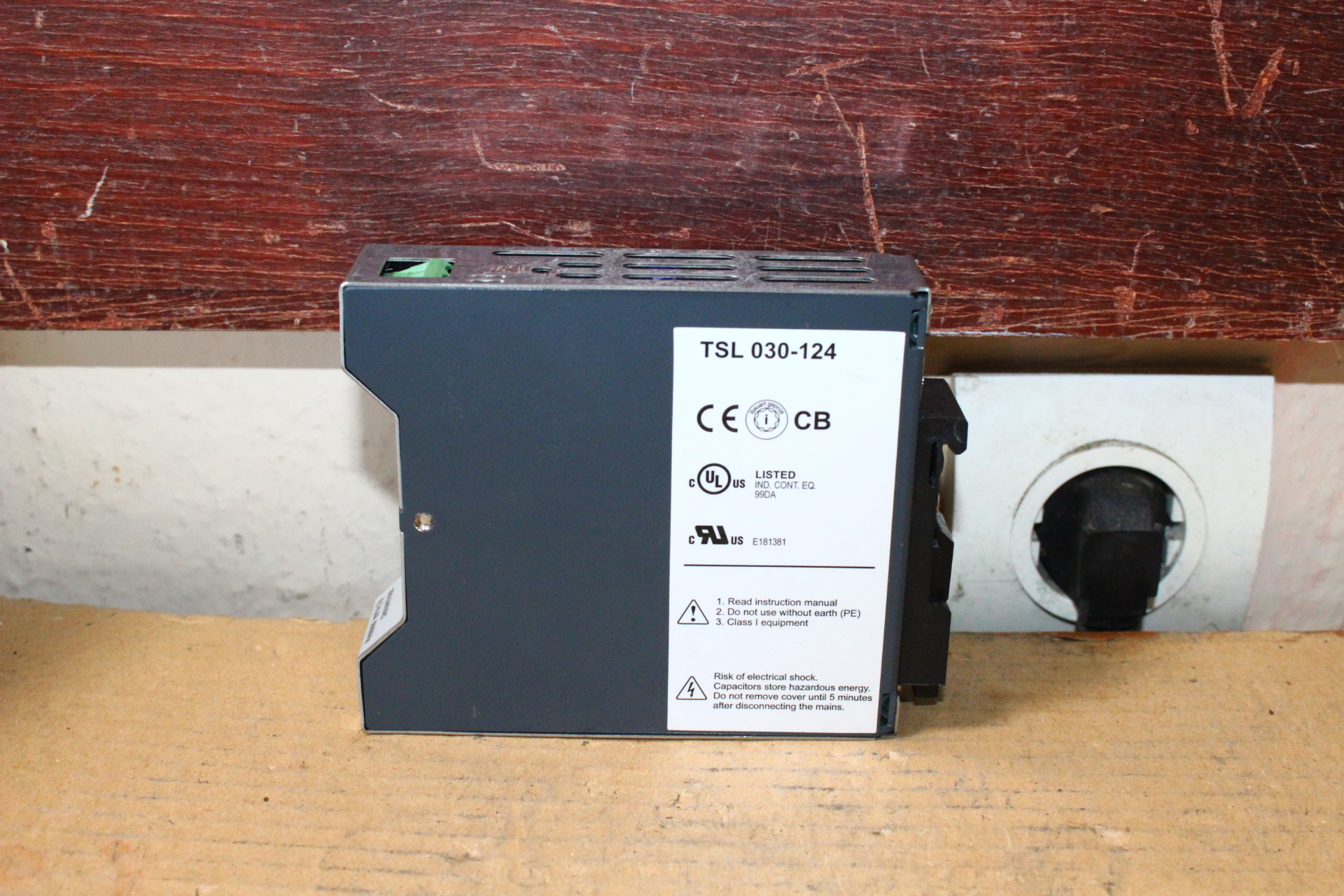 Kapcsolóüzemű ipari tápegység 24Vdc 30W Traco Power - 4. kép
