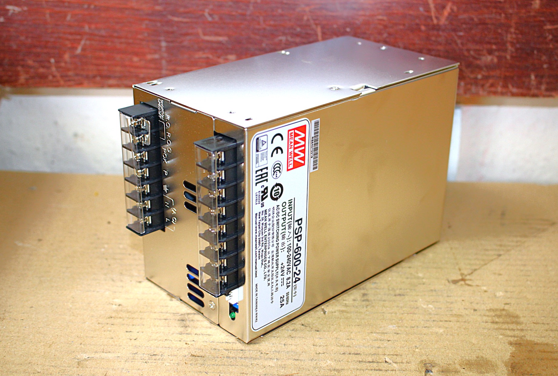 Kapcsolóüzemű tápegység 24Vdc 600W Mean Well új - 3. kép