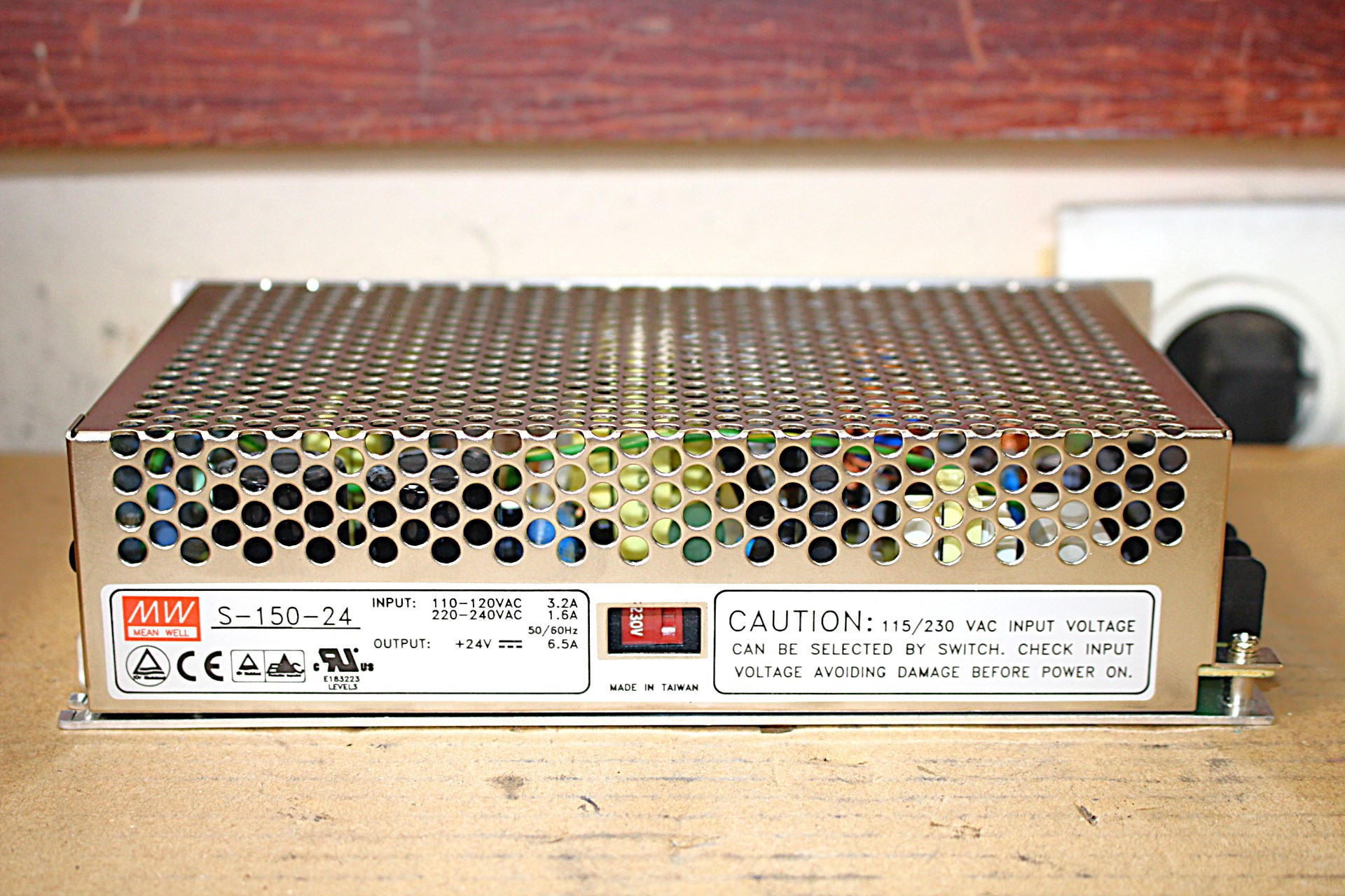 Tápegység 24Vdc 150W Mean Well új - 2. kép