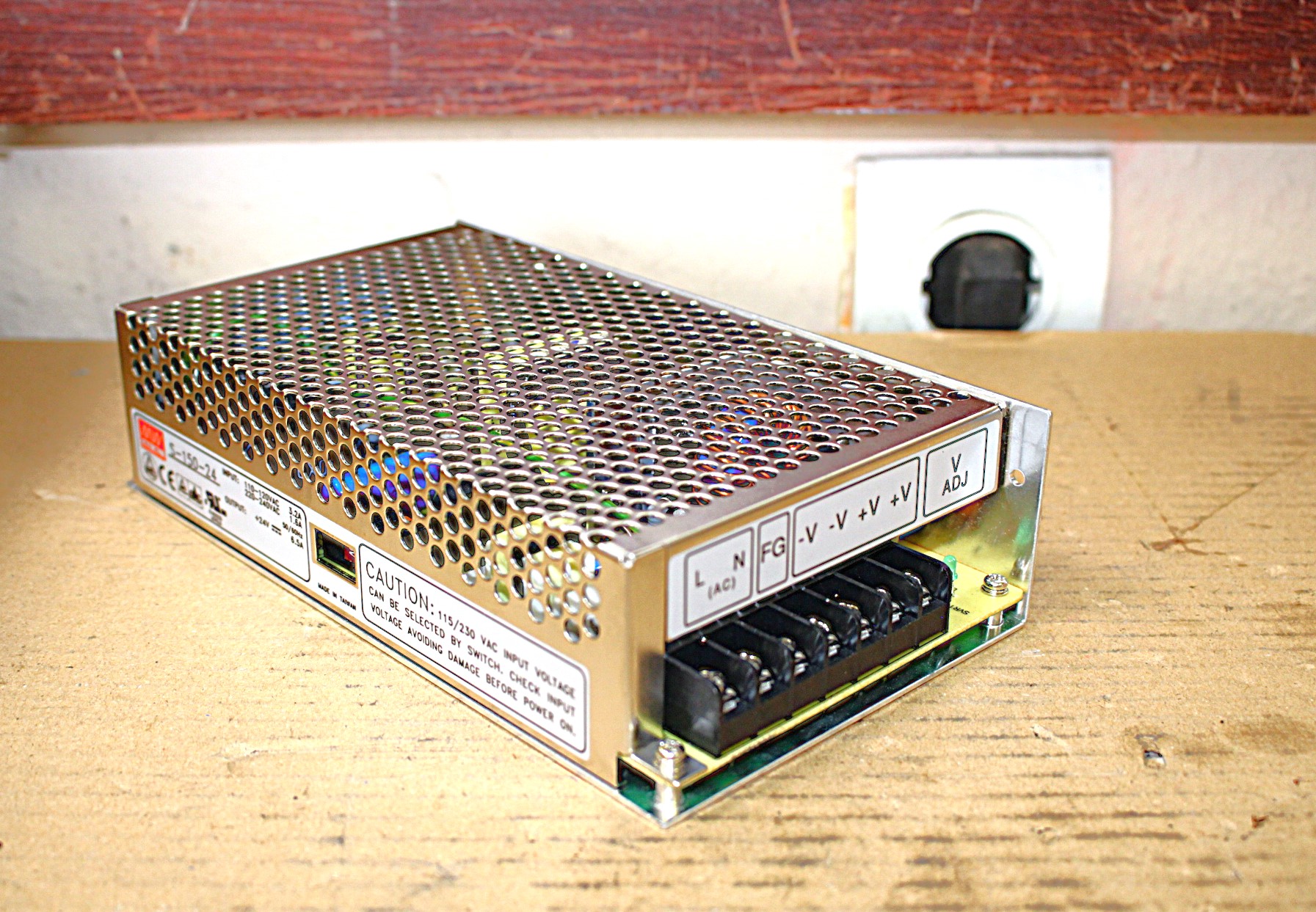 Tápegység 24Vdc 150W Mean Well új - 3. kép