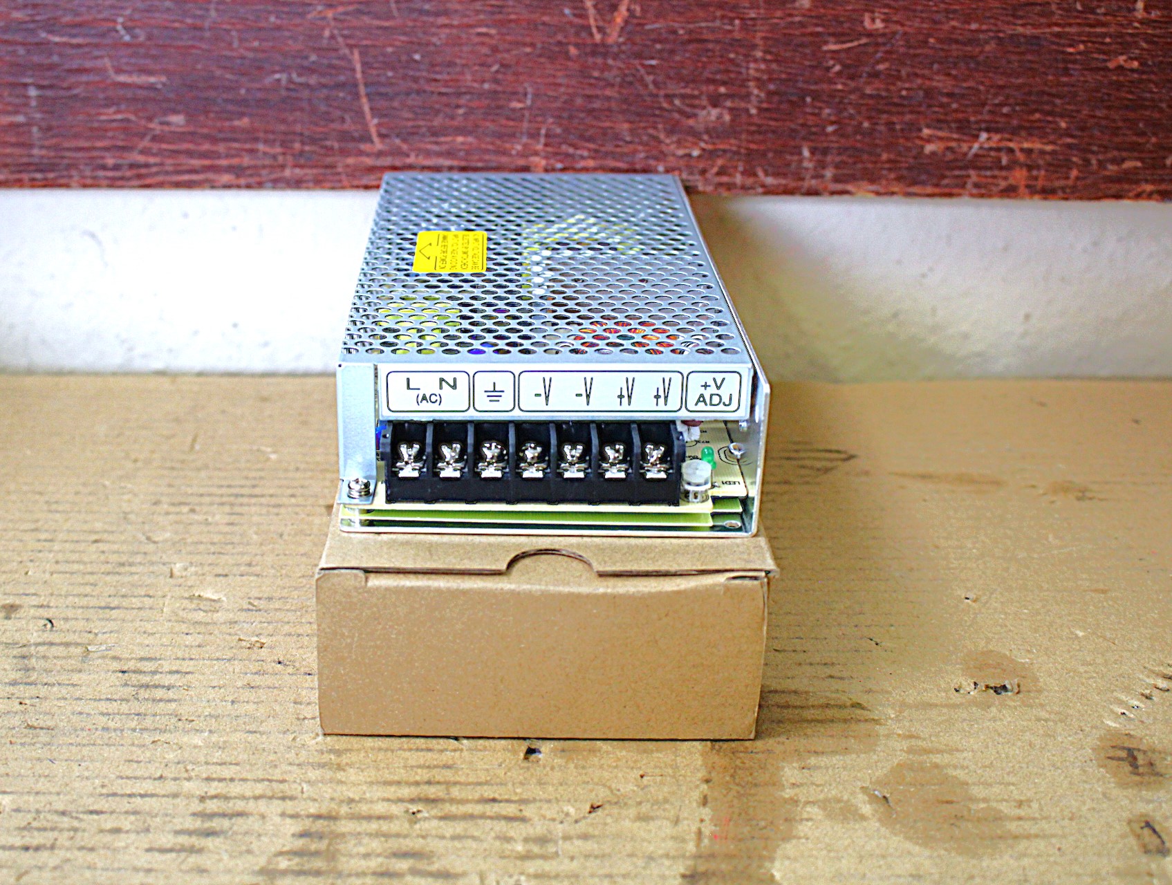 Tápegység 12Vdc 150W Mean Well új