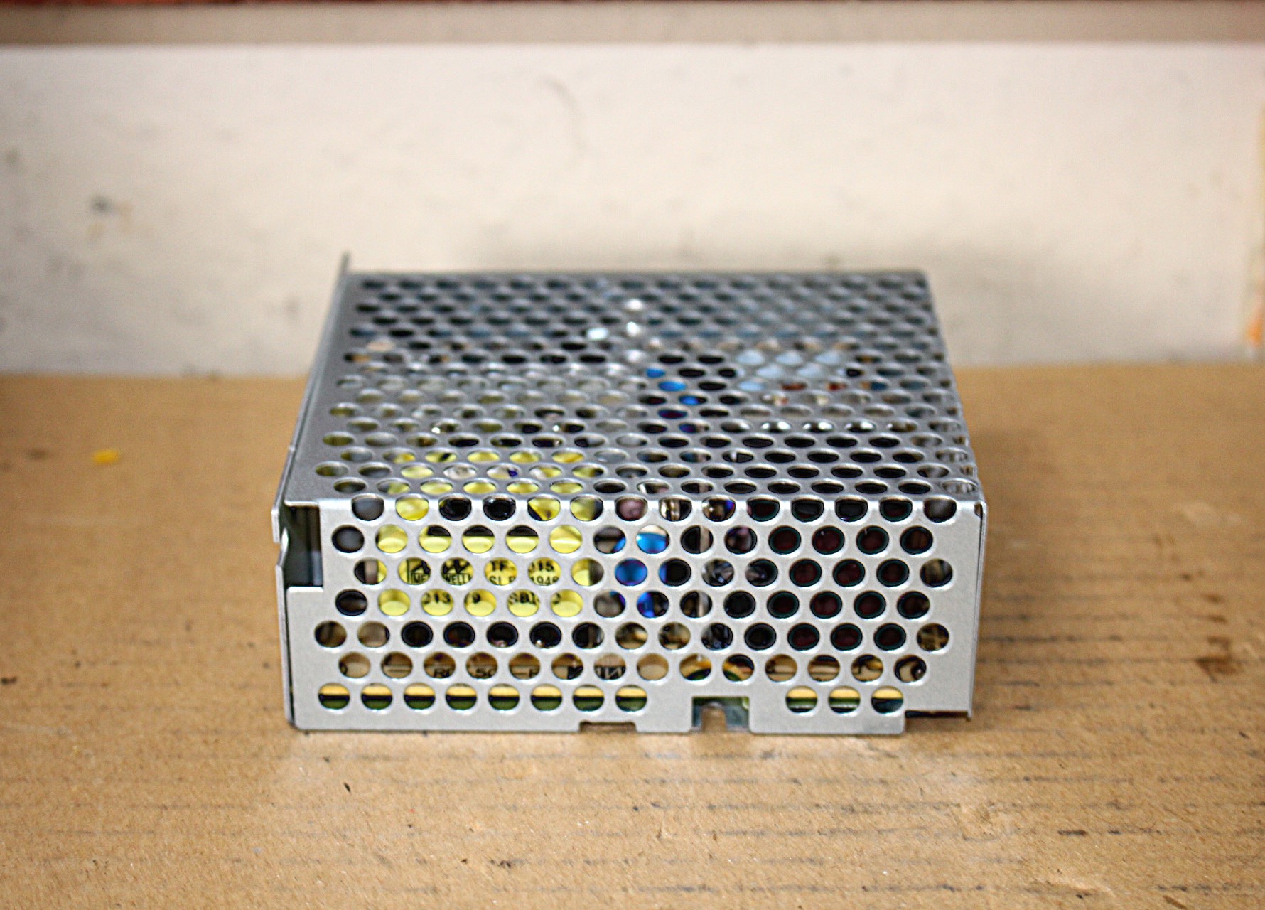 Kapcsolóüzemű tápegység 2 kimenet 12Vdc 5Vdc 54W Mean Well új - 3. kép