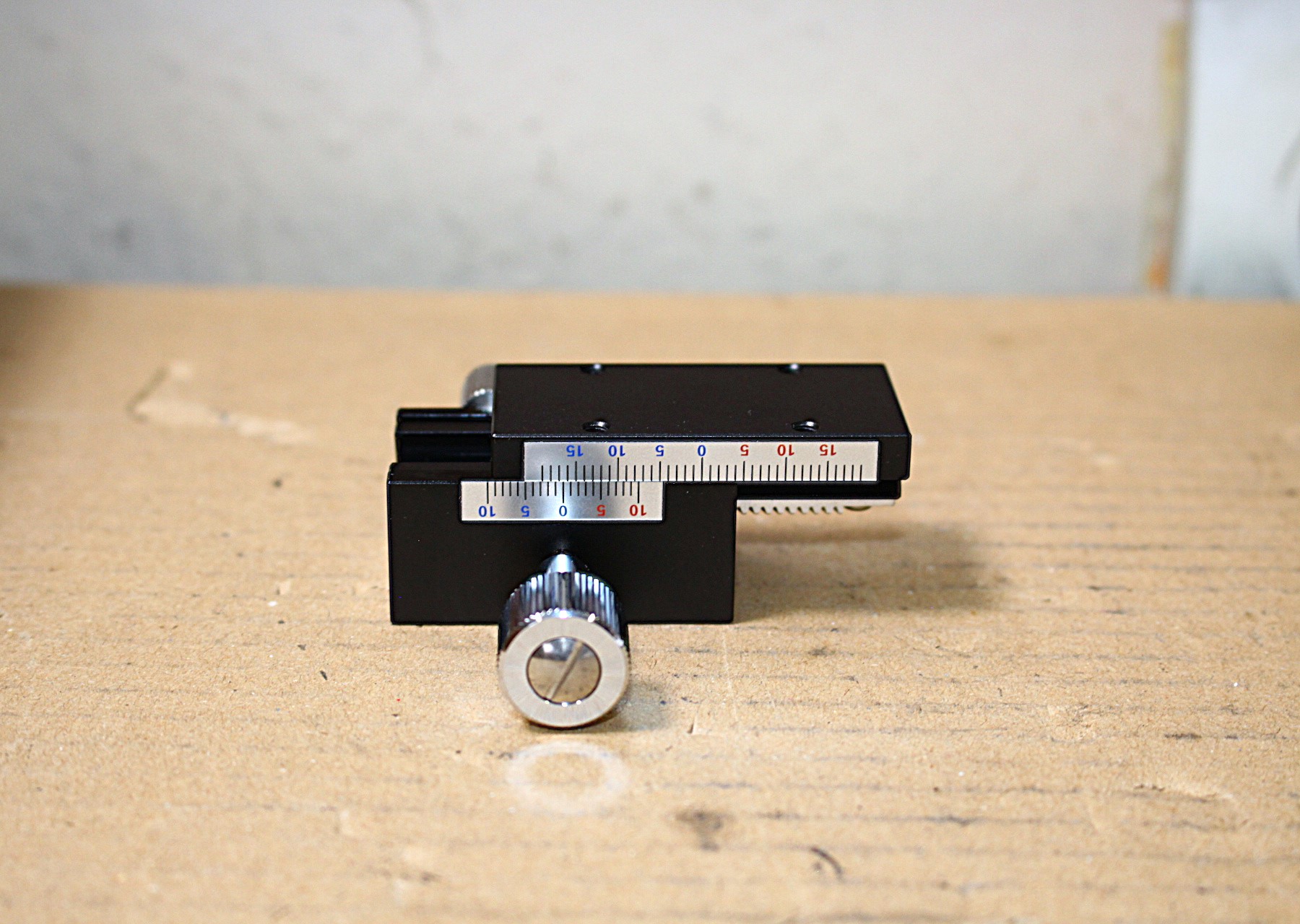 Mini mechanikus pozícionáló asztal 1 tengelyes precíziós új Misumi - 2. kép