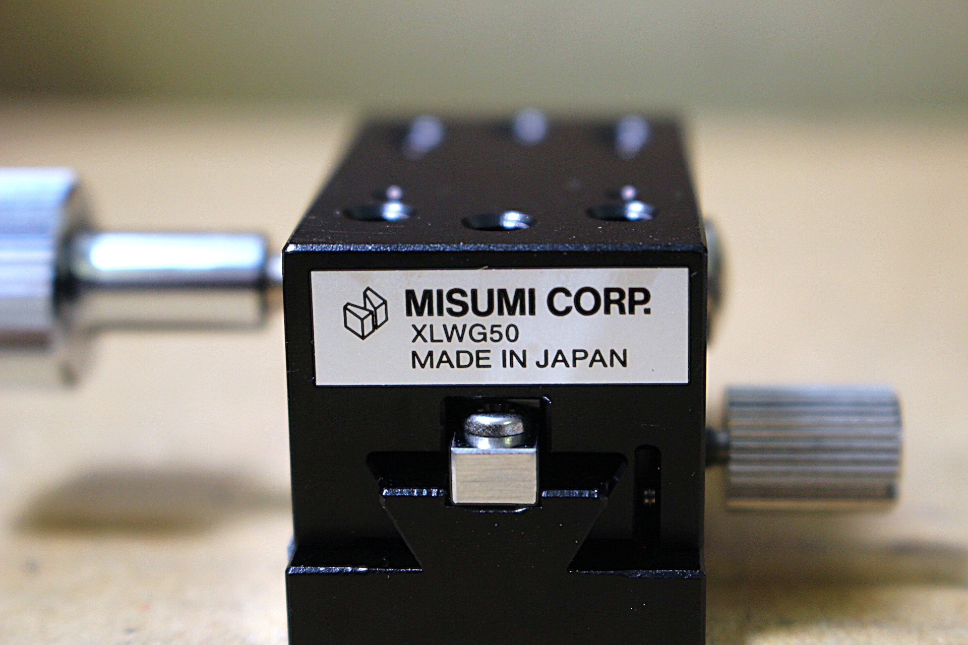 Mini mechanikus pozícionáló asztal 1 tengelyes precíziós új Misumi - 3. kép